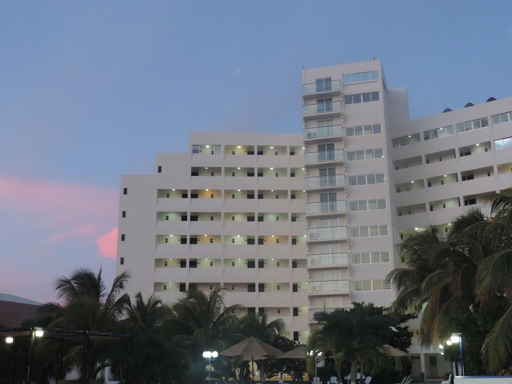 Hotel Calypso Cancún Esterno foto