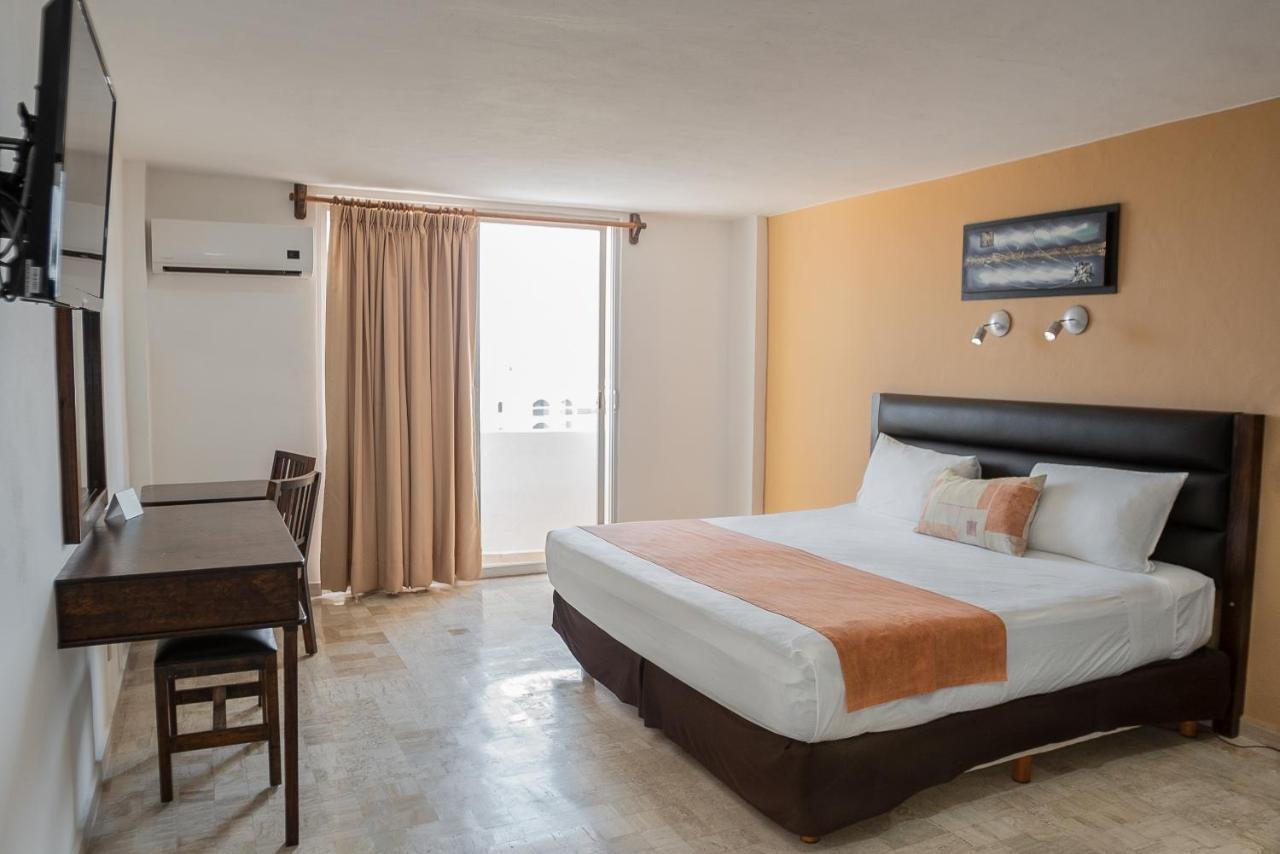 Hotel Calypso Cancún Esterno foto